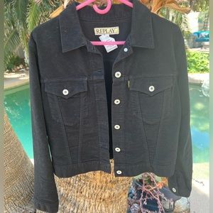 Flattering black jean jacket.